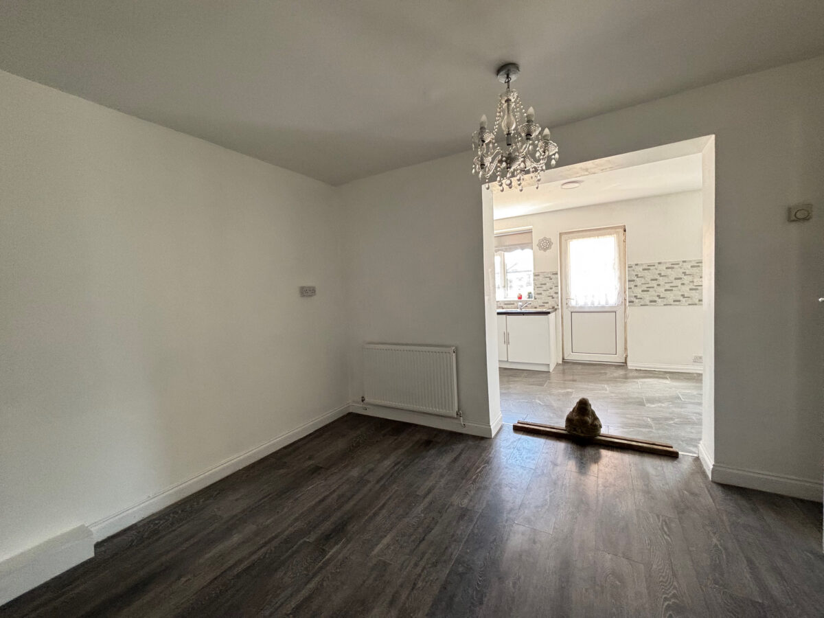 Wood Lane, Dagenham, RM8