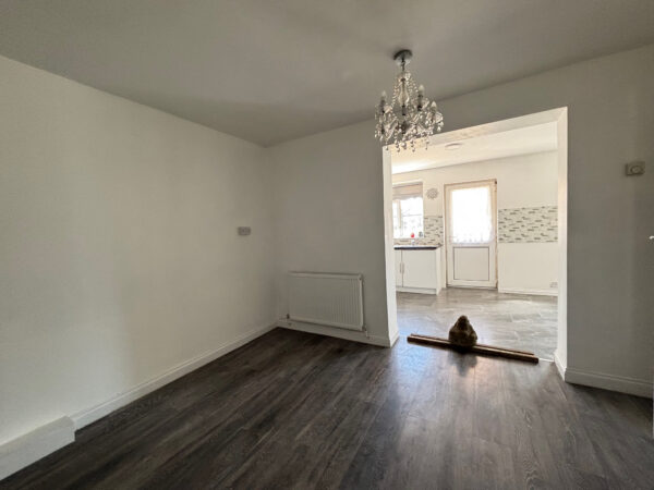 Wood Lane, Dagenham, RM8