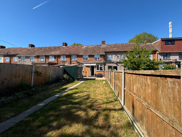 Wood Lane, Dagenham, RM8