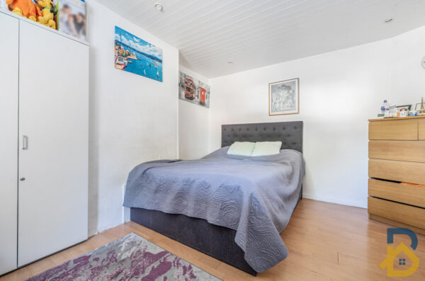 Valence Avenue, Dagenham, RM8