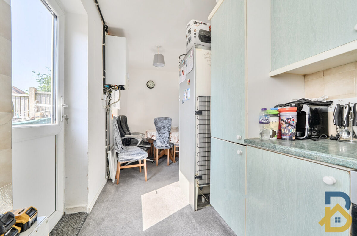 Valence Avenue, Dagenham, RM8