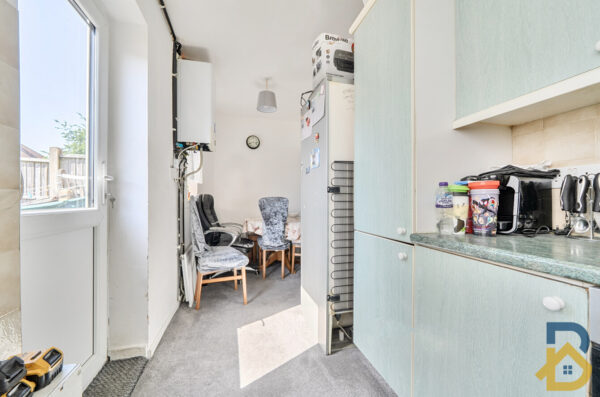 Valence Avenue, Dagenham, RM8