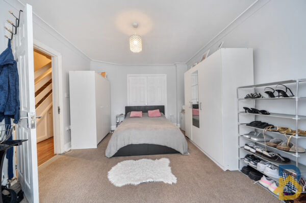 Parsloes Avenue, Dagenham, RM9