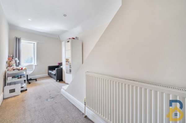 Parsloes Avenue, Dagenham, RM9