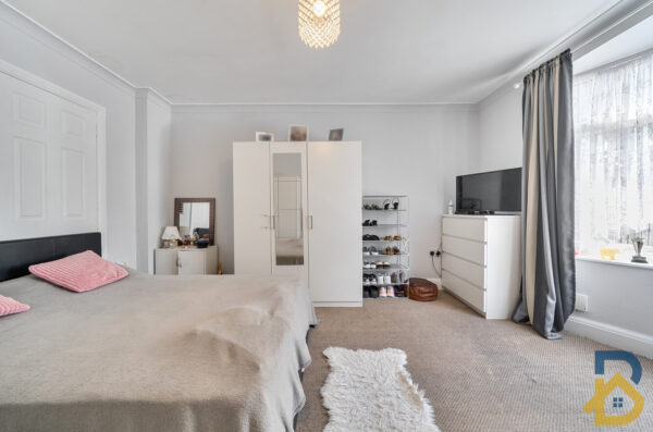 Parsloes Avenue, Dagenham, RM9