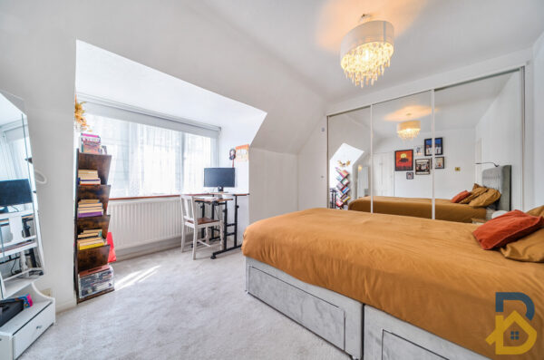 Fanshawe Crescent, Dagenham, RM9