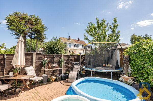 Walden Avenue, Rainham, RM13