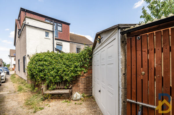 Walden Avenue, Rainham, RM13