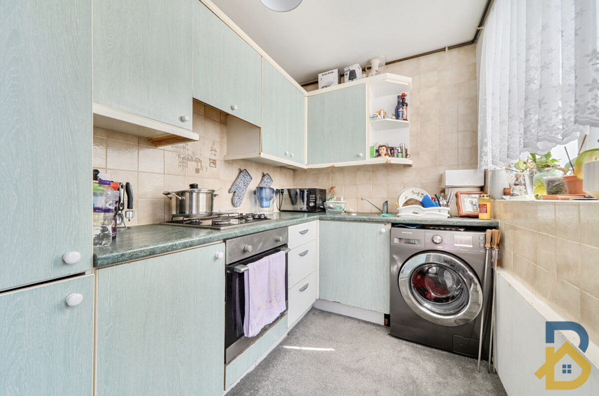 Valence Avenue, Dagenham, RM8