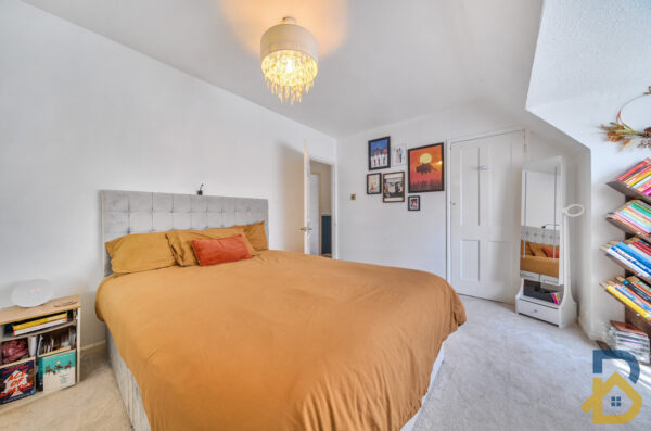 Fanshawe Crescent, Dagenham, RM9