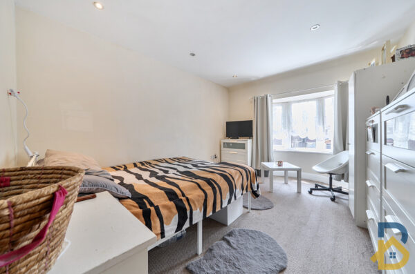 Parsloes Avenue, Dagenham, RM9