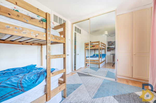 Valence Avenue, Dagenham, RM8
