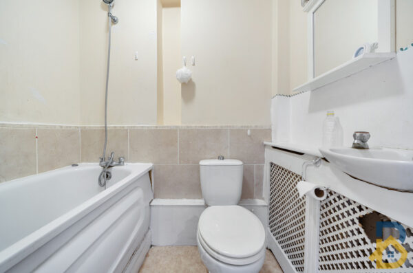 Parsloes Avenue, Dagenham, RM9