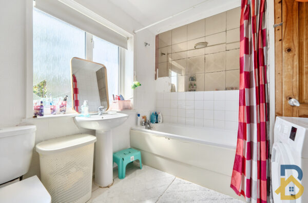 Valence Avenue, Dagenham, RM8