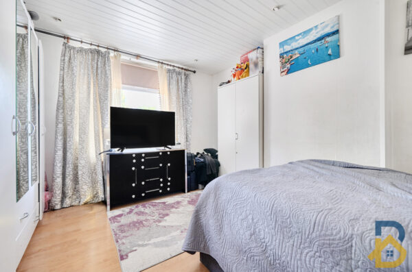 Valence Avenue, Dagenham, RM8
