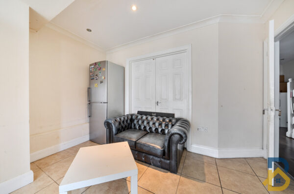 Parsloes Avenue, Dagenham, RM9