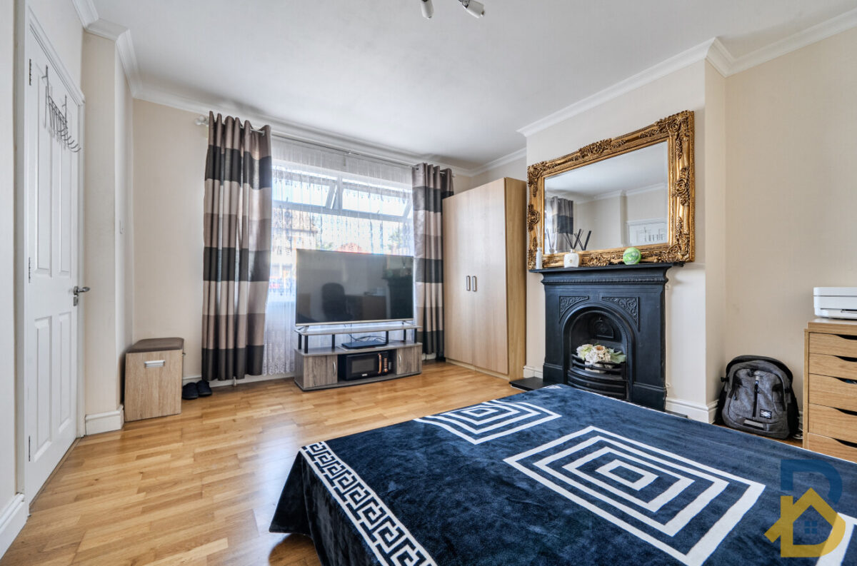 Walden Avenue, Rainham, RM13