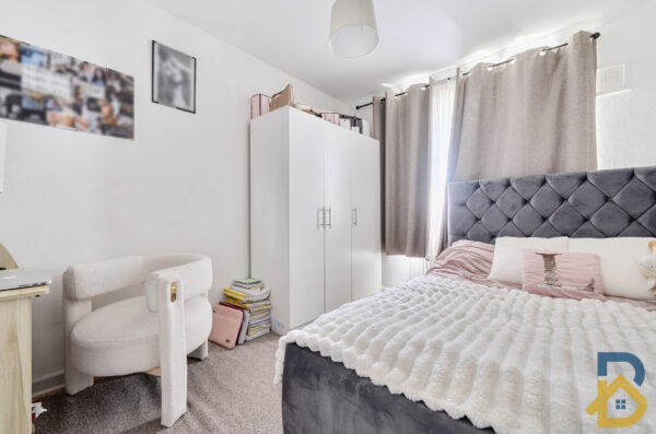 Valence Avenue, Dagenham, RM8