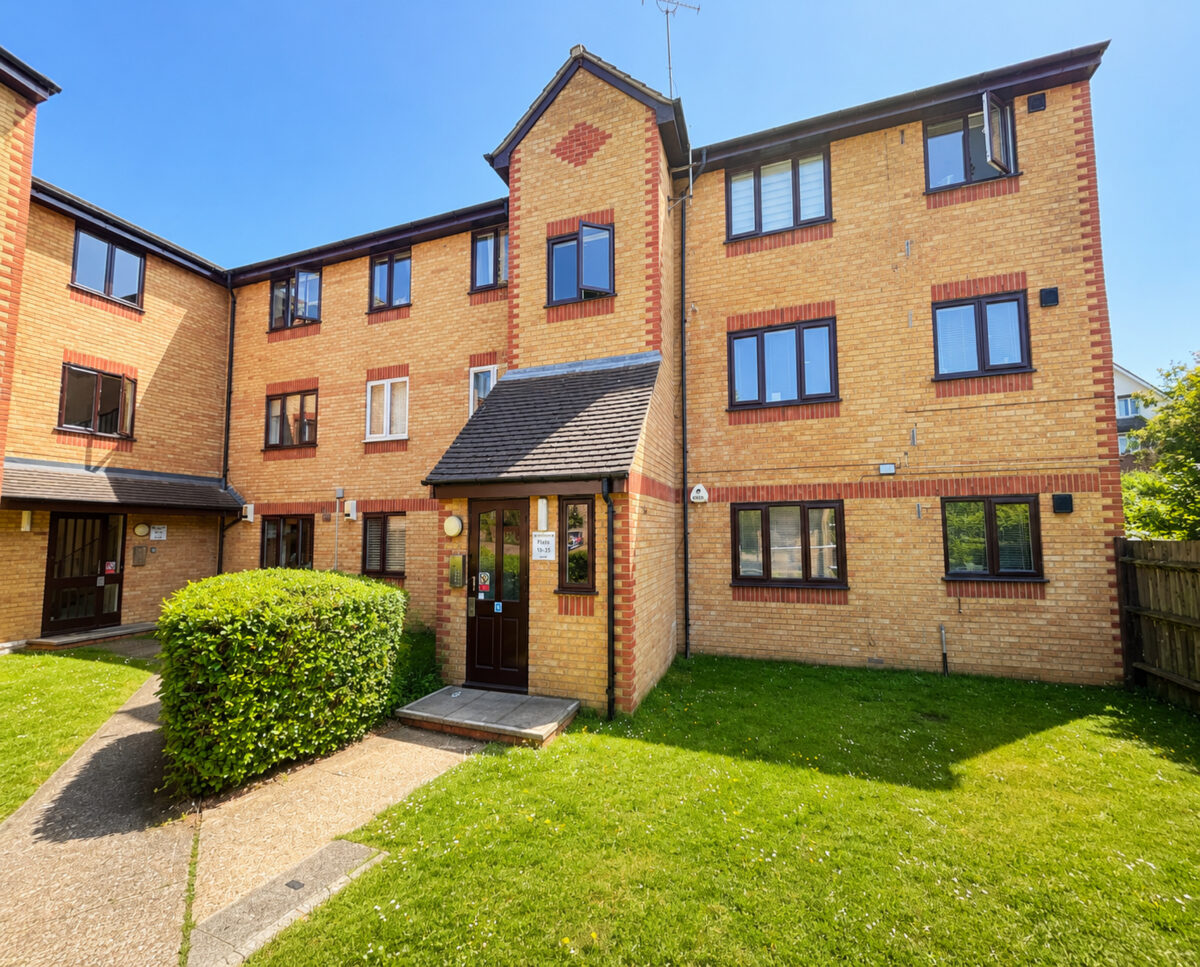 Naunton Way, Hornchurch, RM12