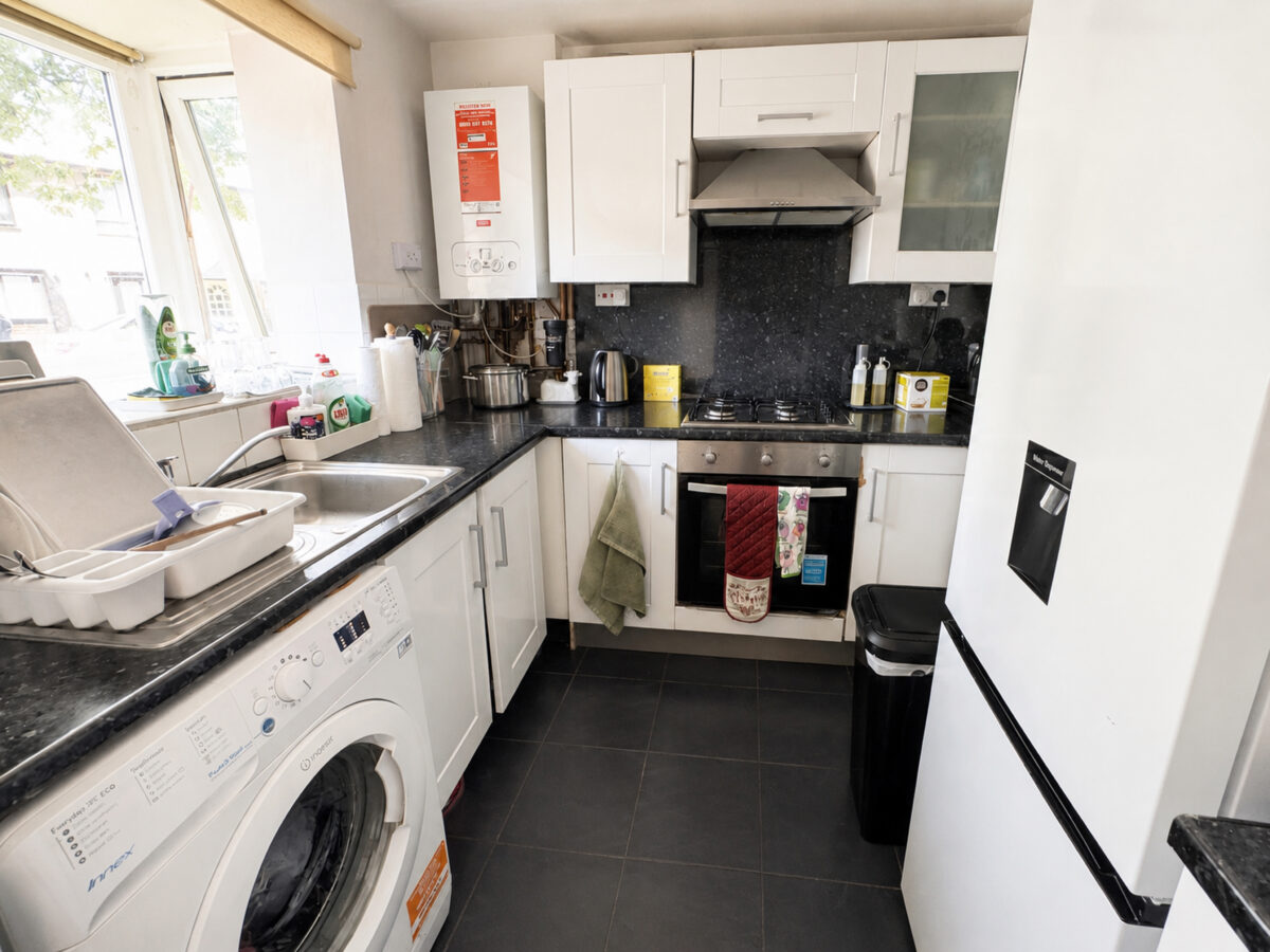 Avenue Road, Chadwell Heath, RM6