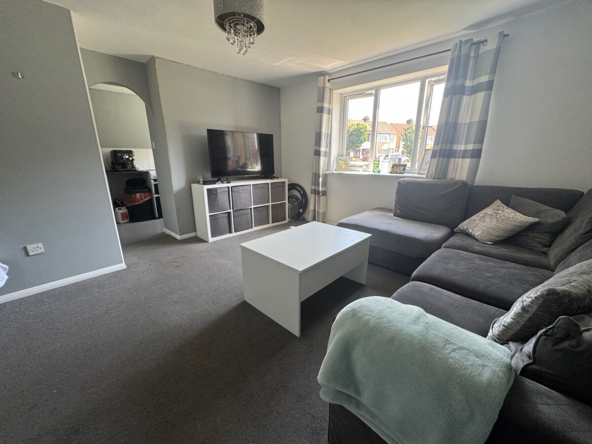 Naunton Way, Hornchurch, RM12