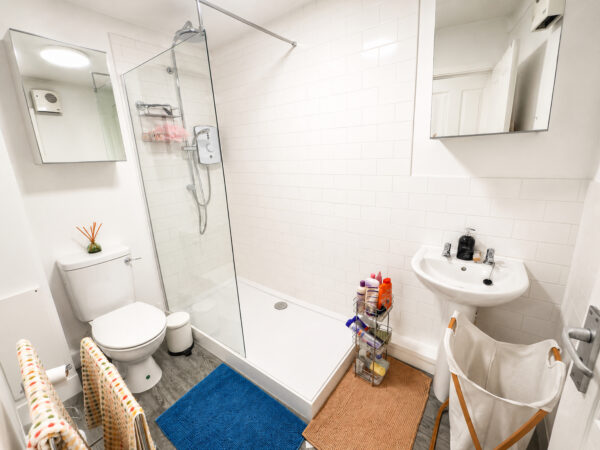 Sunrise Avenue, Hornchurch, RM12