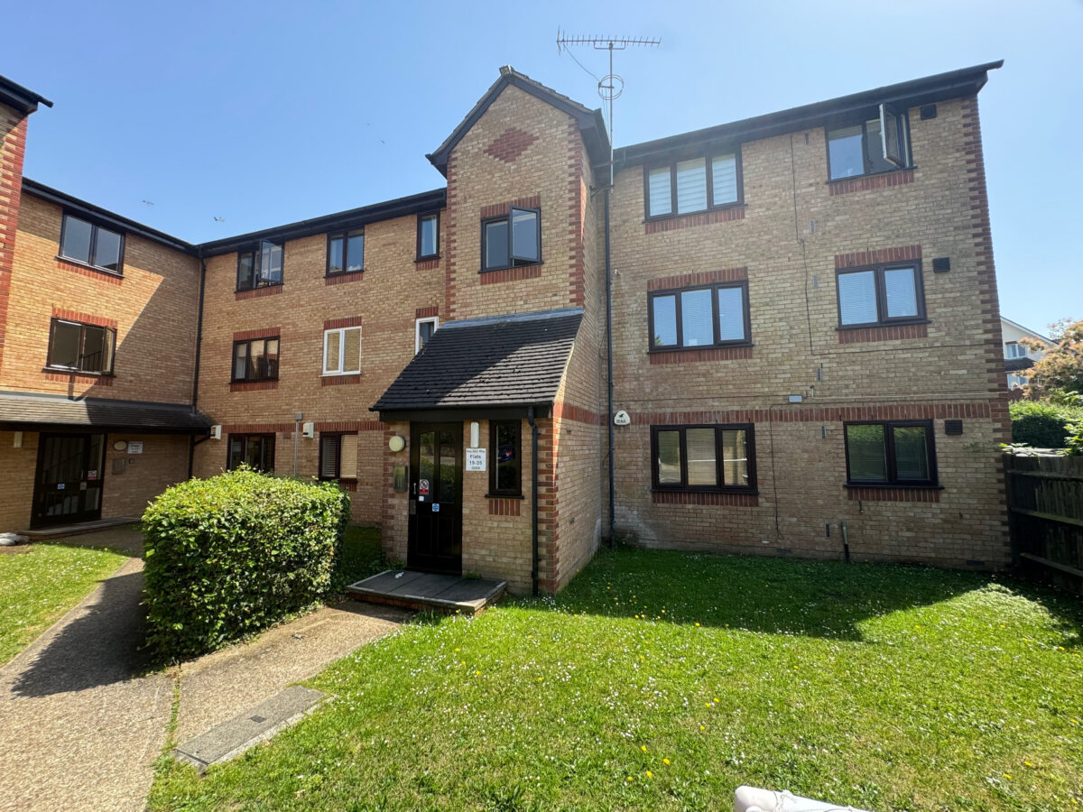 Naunton Way, Hornchurch, RM12