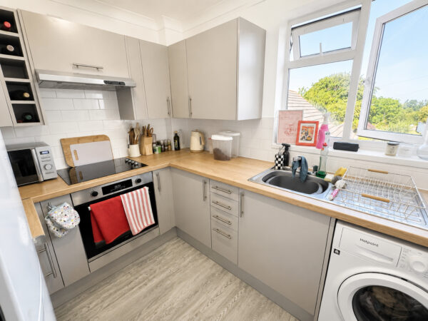 Sunrise Avenue, Hornchurch, RM12