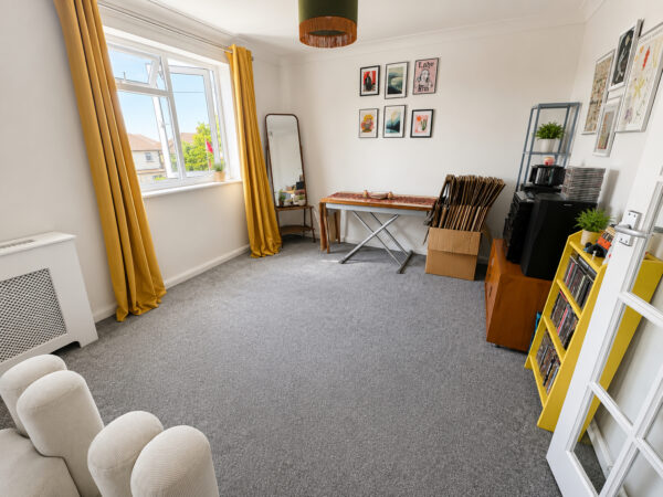 Sunrise Avenue, Hornchurch, RM12