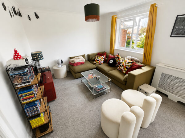 Sunrise Avenue, Hornchurch, RM12