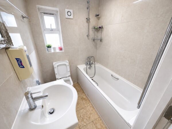 Rothwell Road, Dagenham, RM9
