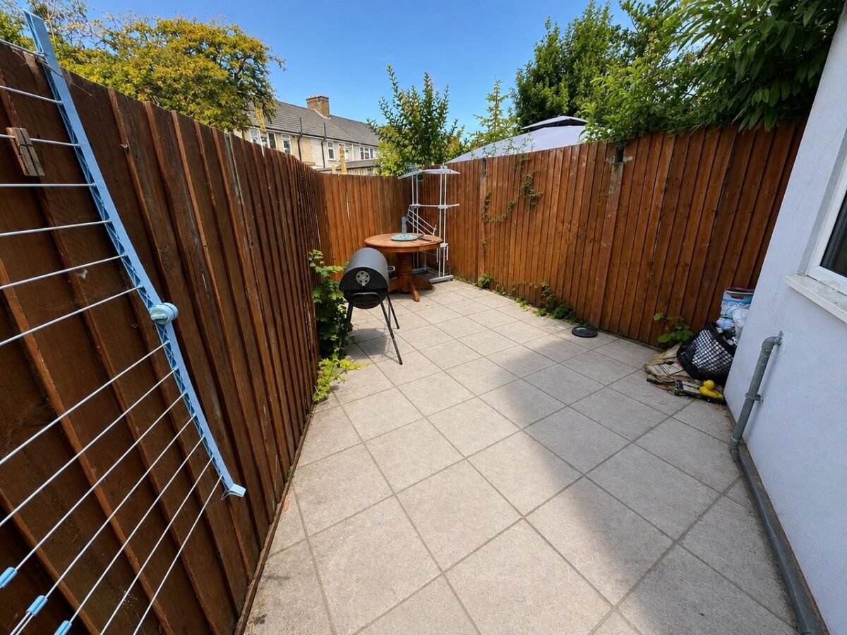 Rothwell Road, Dagenham, RM9