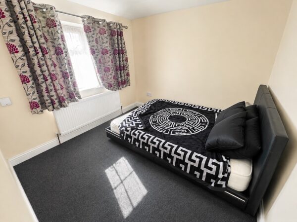 Rothwell Road, Dagenham, RM9