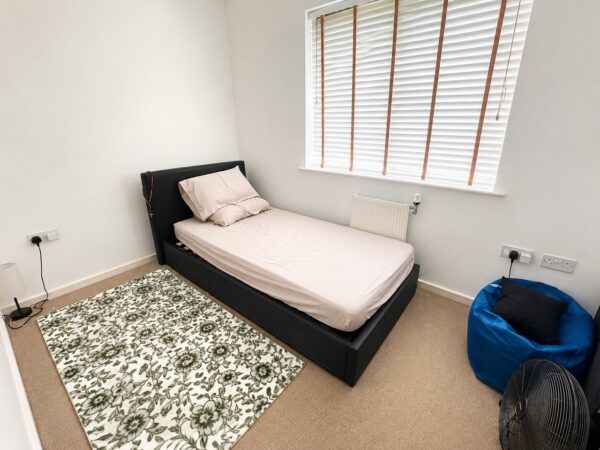 Ager Avenue, Dagenham, RM8