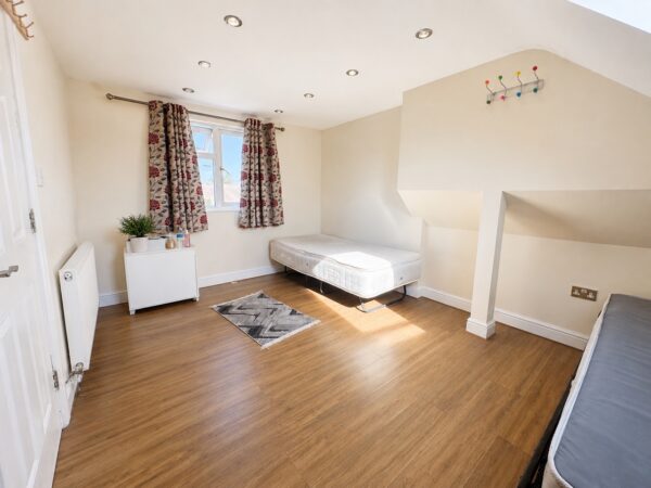 Rothwell Road, Dagenham, RM9