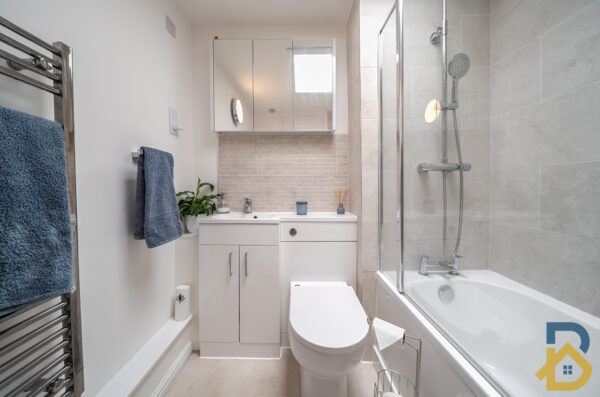 Carlton Close, Upminster, RM14