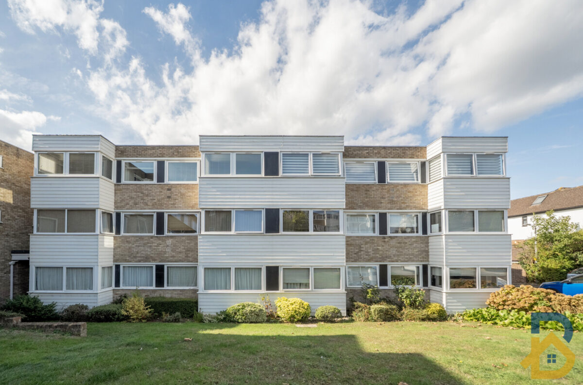 Carlton Close, Upminster, RM14