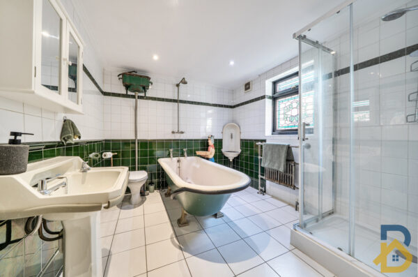 Upminster Road North, Rainham, RM13