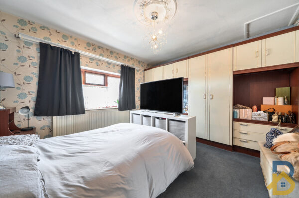 Victory Road, Rainham, RM13