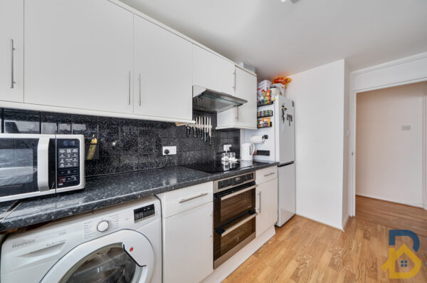 Carlton Close, Upminster, RM14