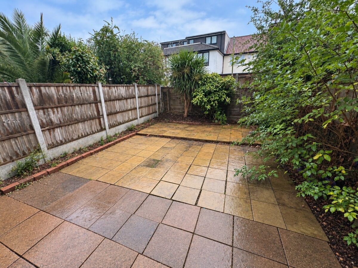 Crane Close, Dagenham, RM10