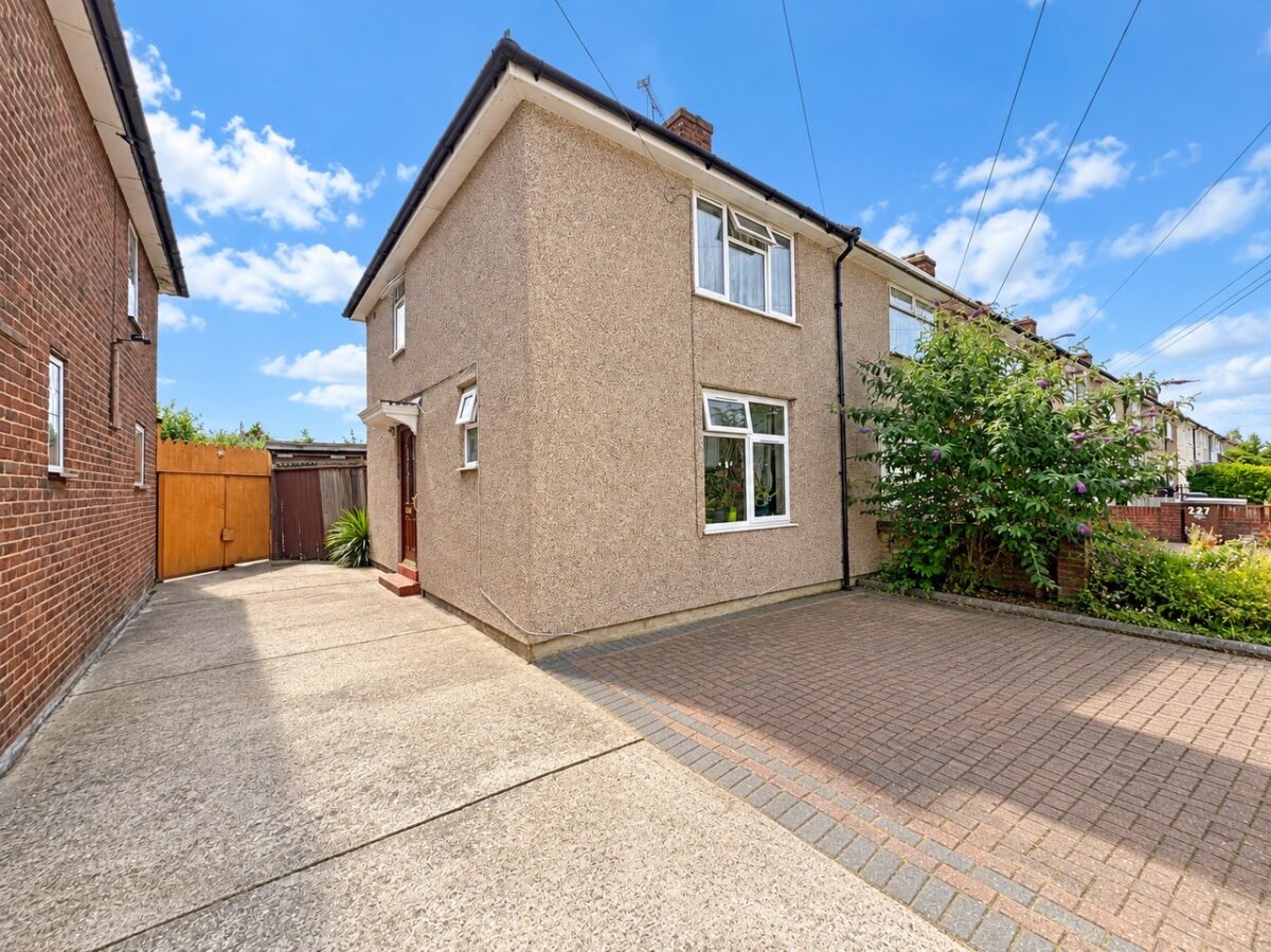 Ivyhouse Road, Dagenham, RM9