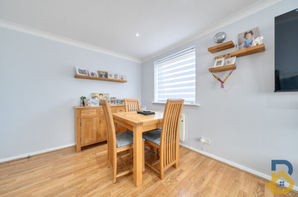 Carlton Close, Upminster, RM14
