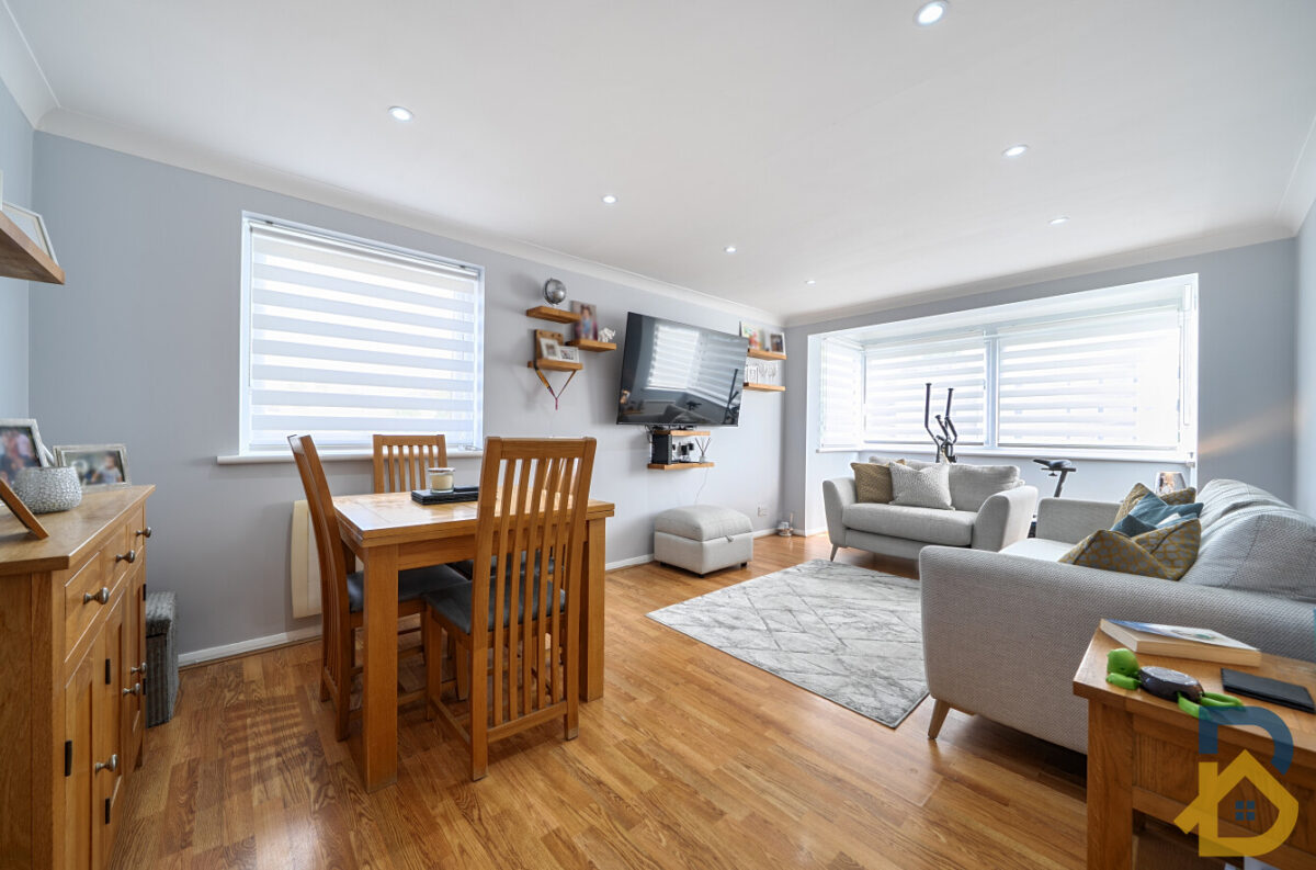 Carlton Close, Upminster, RM14