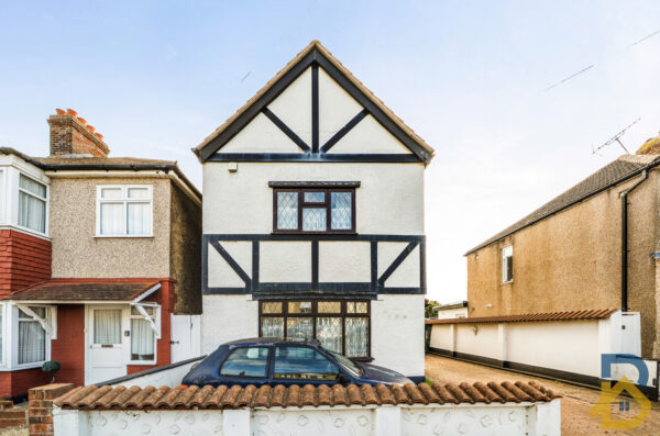 Victory Road, Rainham, RM13