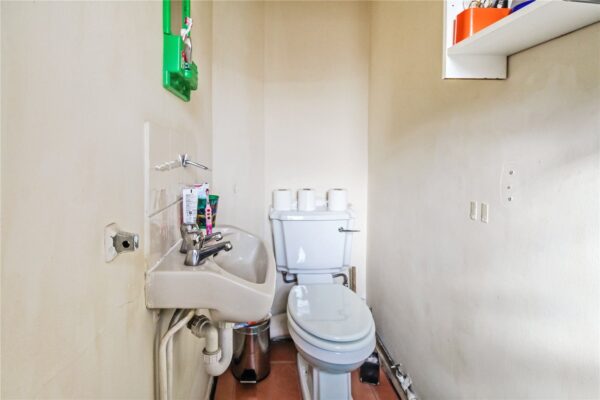 Porters Avenue, Dagenham, RM9
