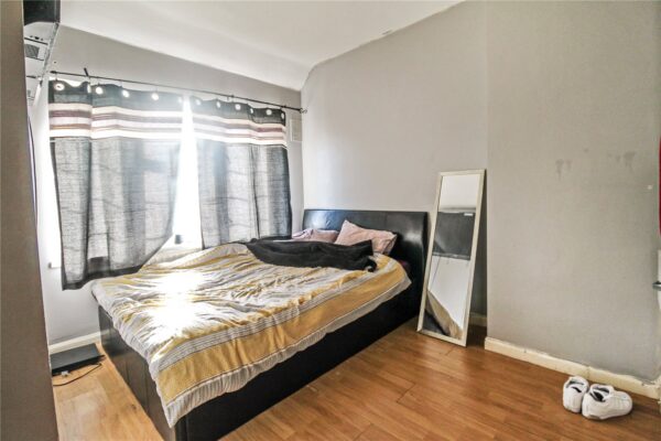Porters Avenue, Dagenham, RM9