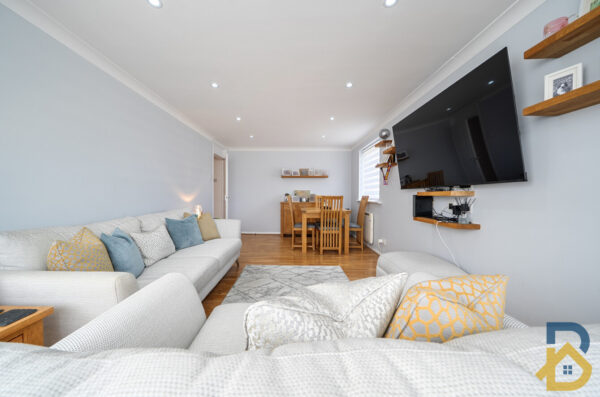 Carlton Close, Upminster, RM14