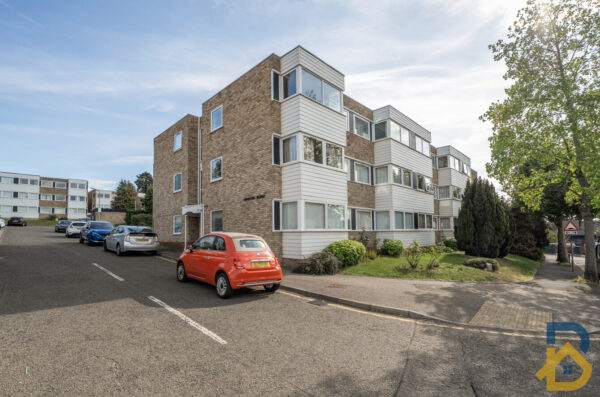 Carlton Close, Upminster, RM14