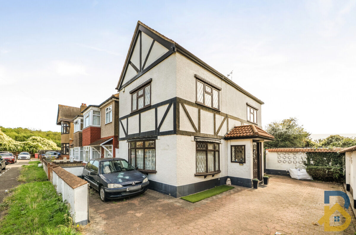 Victory Road, Rainham, RM13